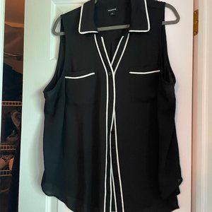 Sleeveless Collared Blouse w/ Piping Detail